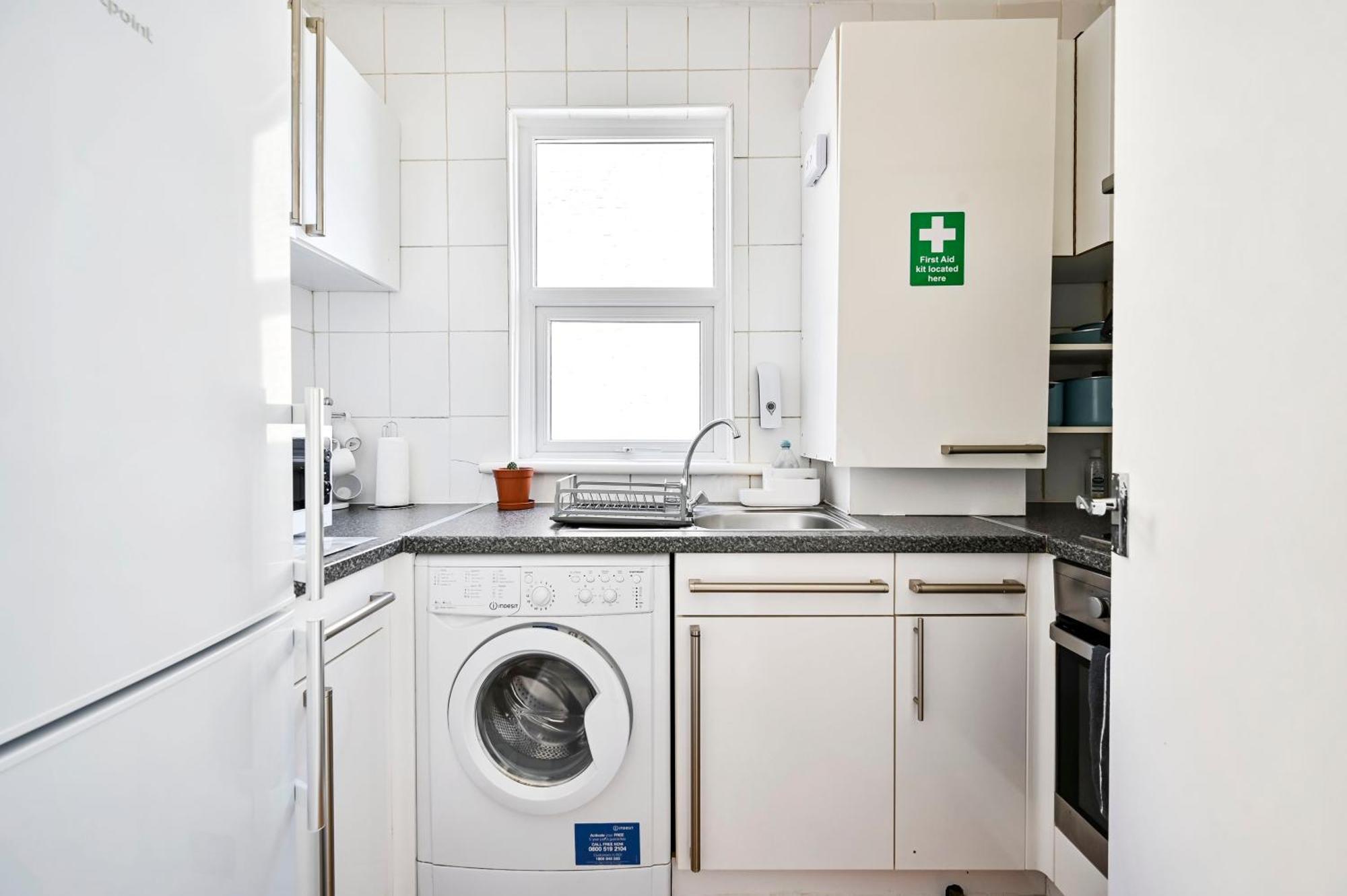 2-bed, Sleeps 8 In Leyton E10, Near Stratford Londen
