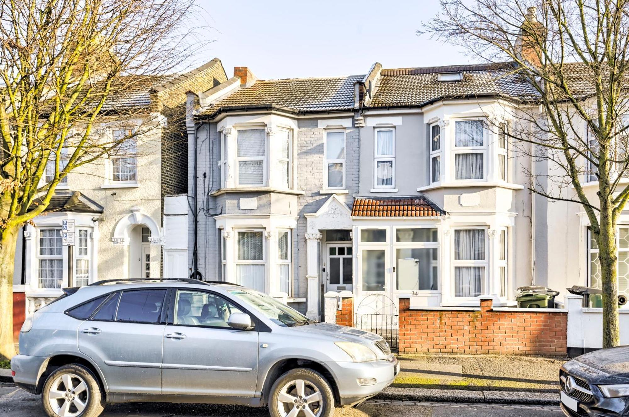 Appartement 2-bed, Sleeps 8 In Leyton E10, Near Stratford Londen